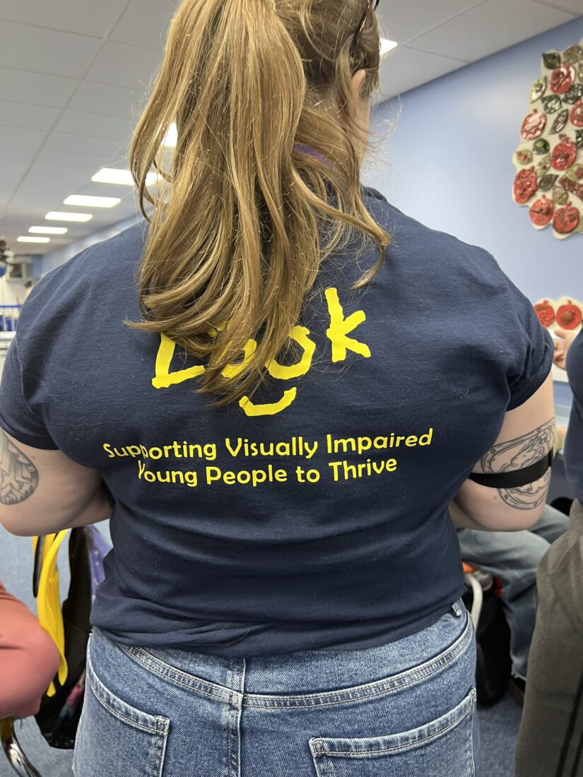 image of a look T SHIRT